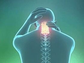 Симптомами шейного остеохондроза являются головные боли